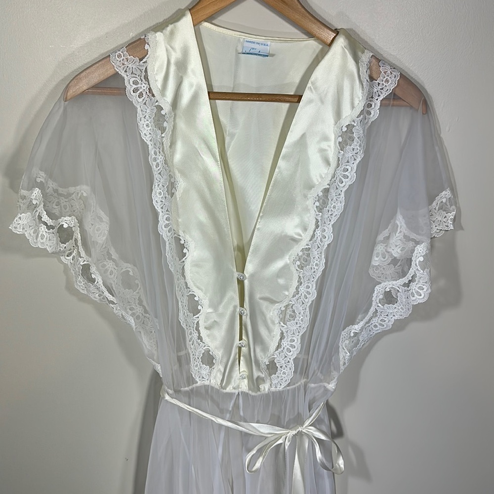Angelic Bridal Lace Tule Satin Bow Robe Lingerie pearl buttons night gown Ivory